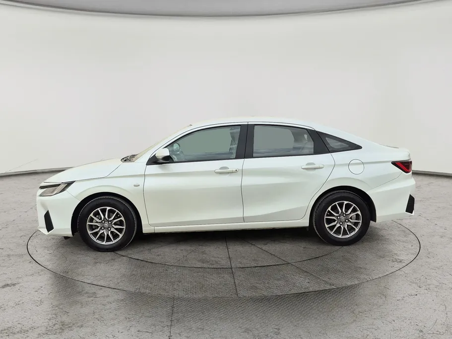 2024 Toyota Yaris  Y 