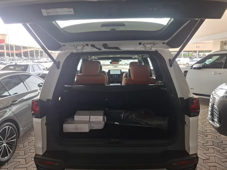لكزس LX 600 VIP w/Black Pkg  2023 