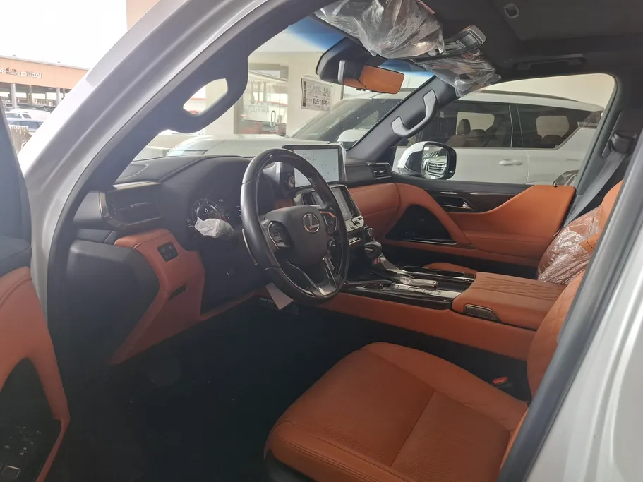 لكزس LX 600 VIP w/Black Pkg  2023 