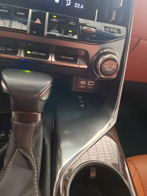 لكزس LX 600 VIP w/Black Pkg  2023 