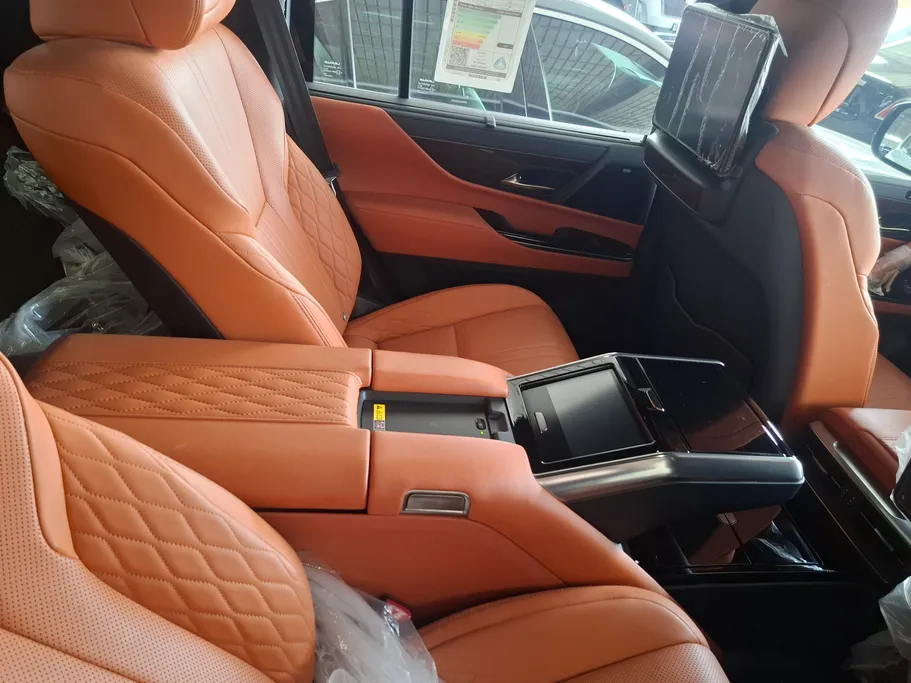 لكزس LX 600 VIP w/Black Pkg  2023 