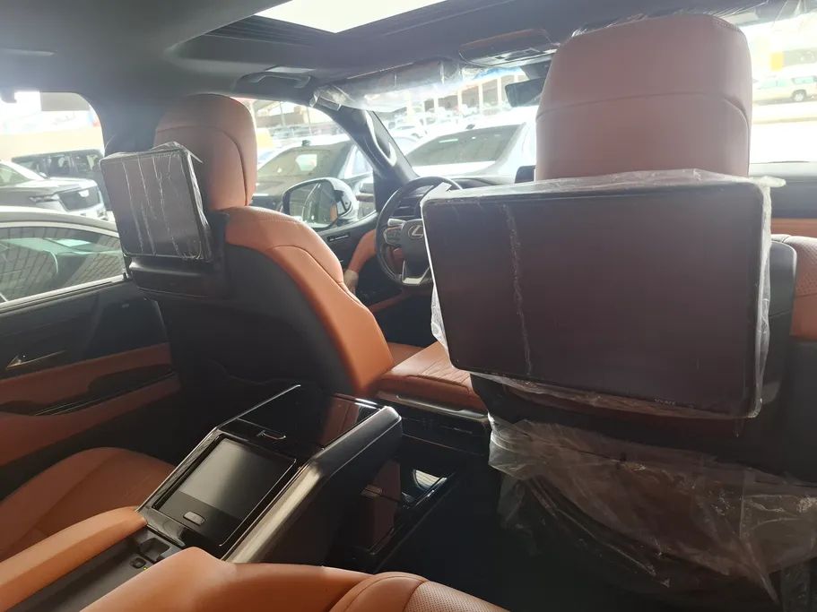 لكزس LX 600 VIP w/Black Pkg  2023 