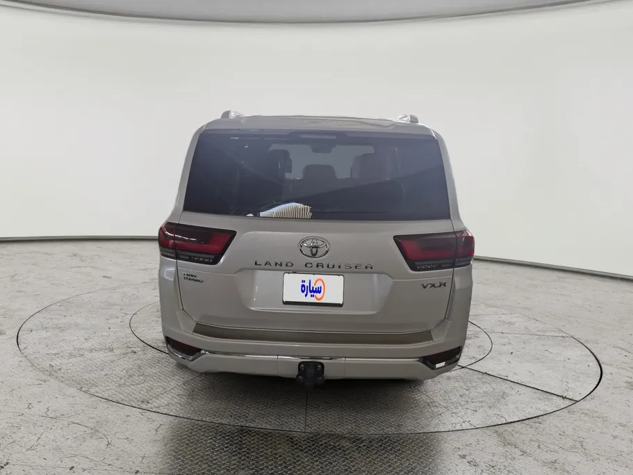 تويوتا لاندكروزر VXR 2023 
