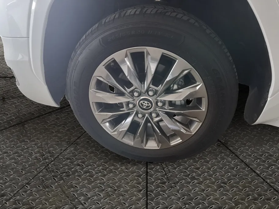 تويوتا لاندكروزر VXR 2023 