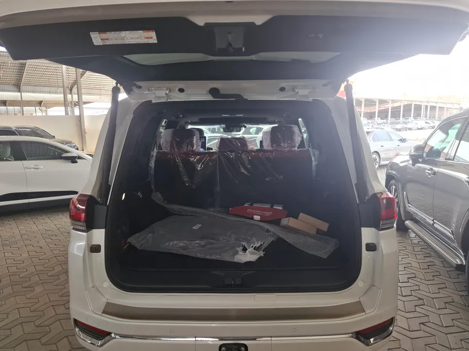 تويوتا لاندكروزر VXR 2023 