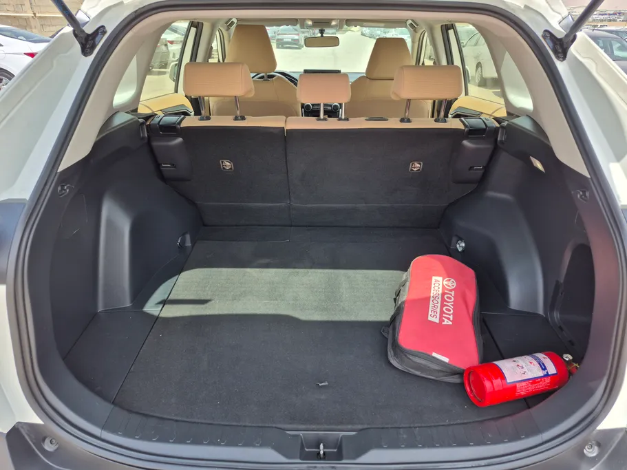 2022 Toyota RAV4 LE 