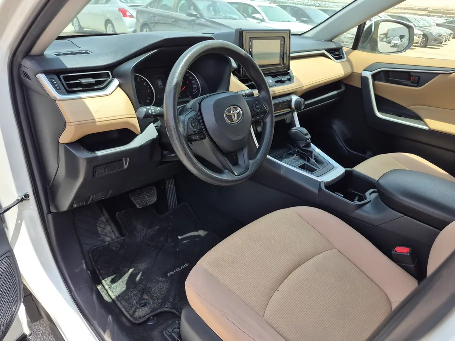 2022 Toyota RAV4 LE 
