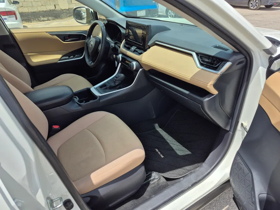2022 Toyota RAV4 LE 