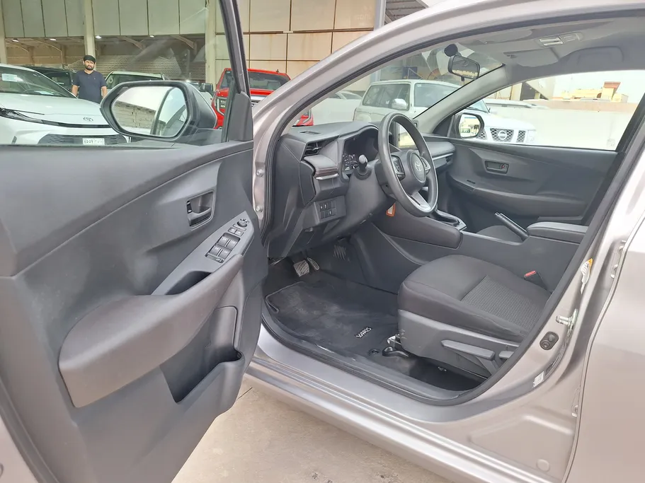 2023 Toyota Yaris  Y 