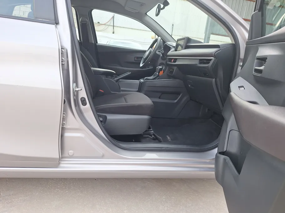 2023 Toyota Yaris  Y 
