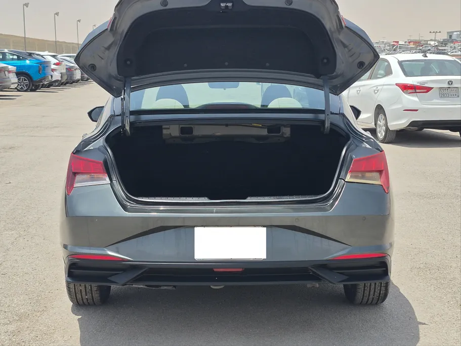 2023 Hyundai Elantra Smart 