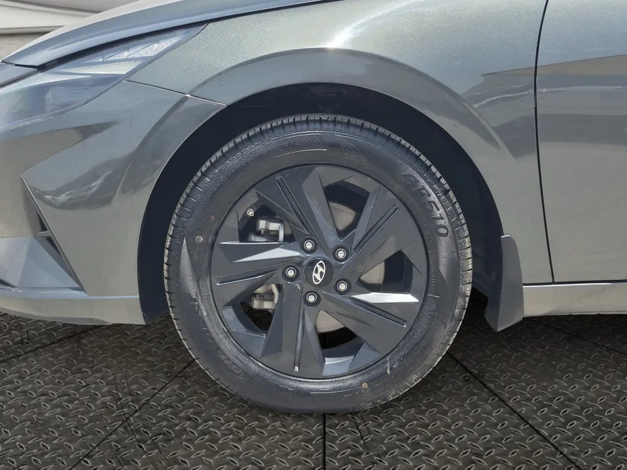 2023 Hyundai Elantra Smart 