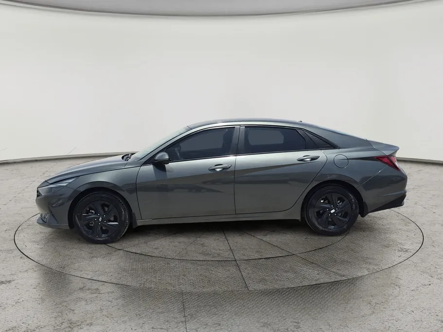 2023 Hyundai Elantra Smart 