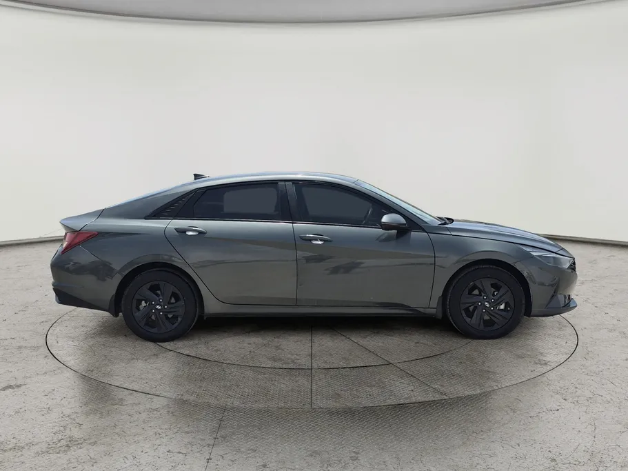 2023 Hyundai Elantra Smart 