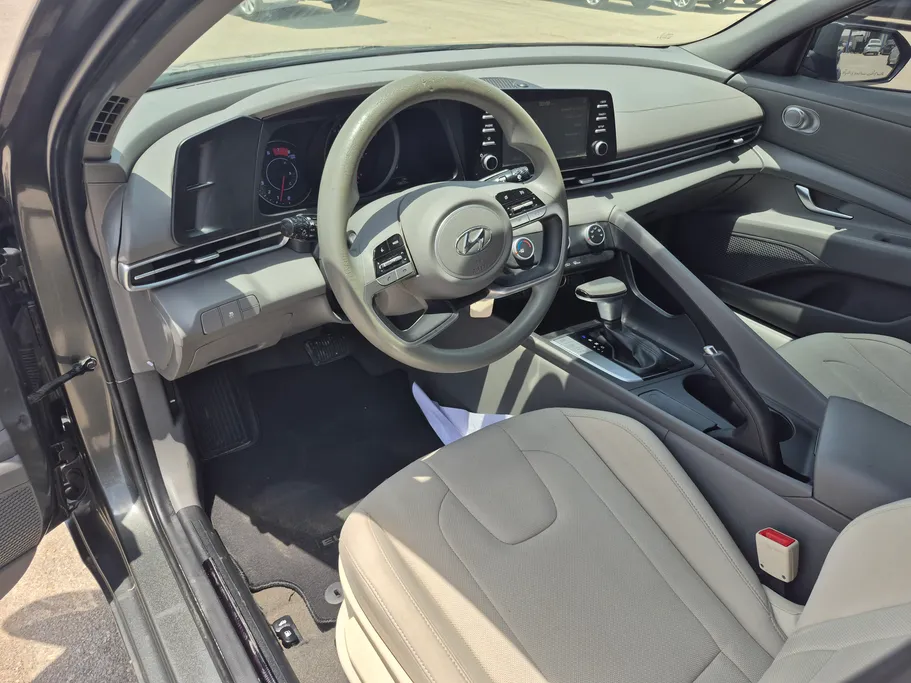 2023 Hyundai Elantra Smart 