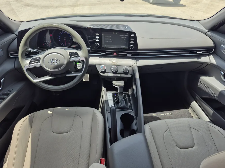 2023 Hyundai Elantra Smart 
