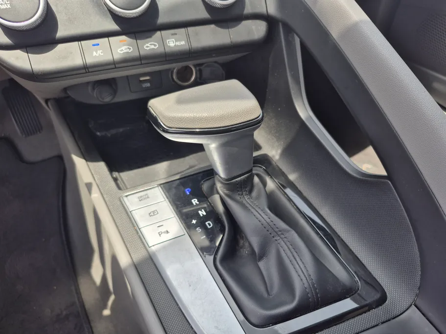 2023 Hyundai Elantra Smart 
