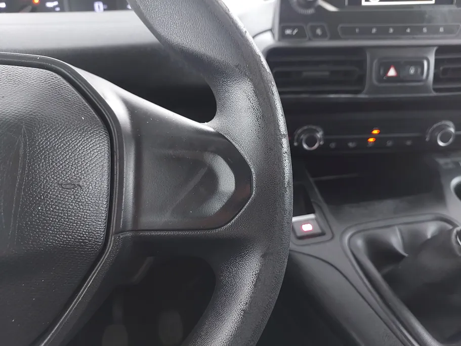 2022 Peugeot Partner Long van 