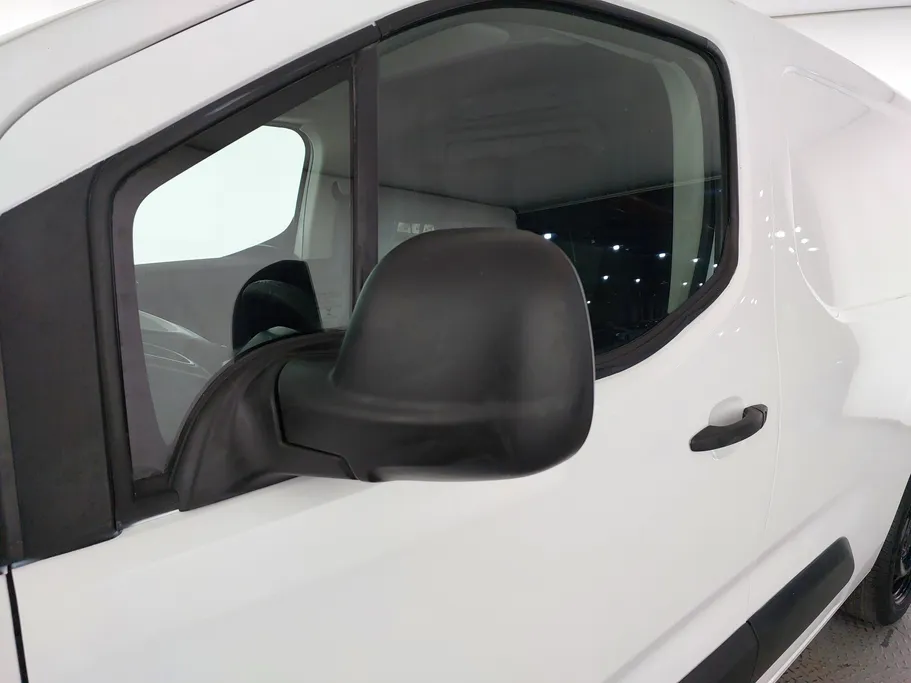 2022 Peugeot Partner Long van 