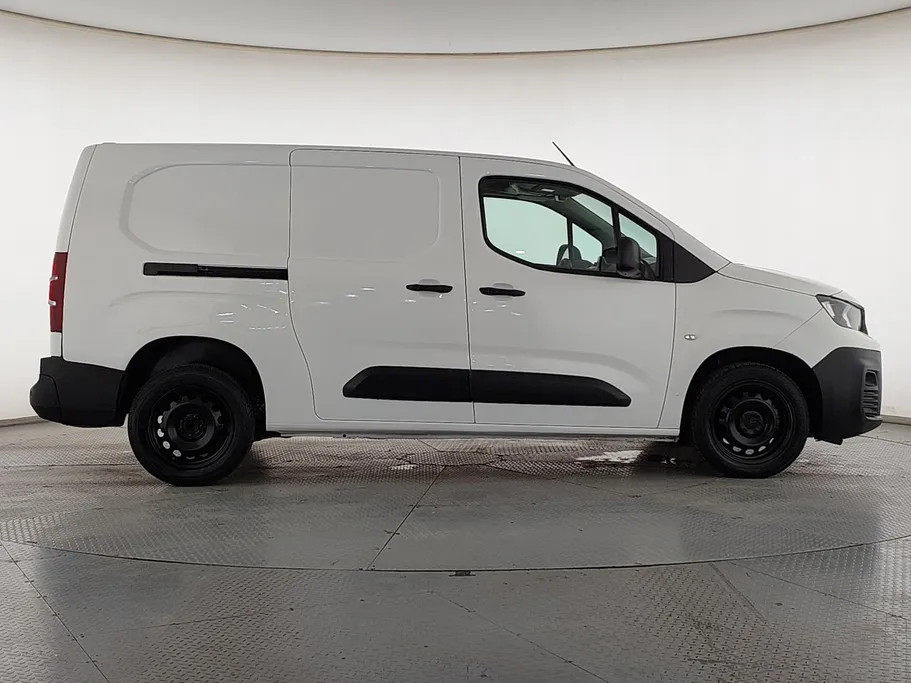 2022 Peugeot Partner Long van 
