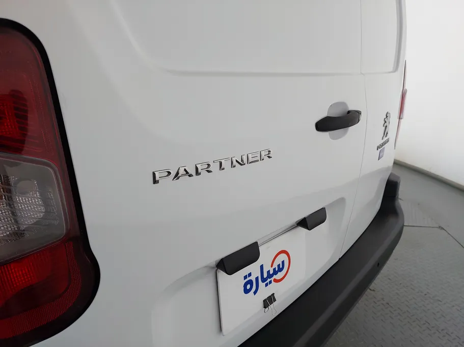 2022 Peugeot Partner Long van 