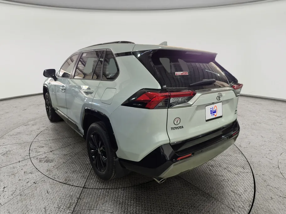 2025 Toyota RAV4 XLE HEV 