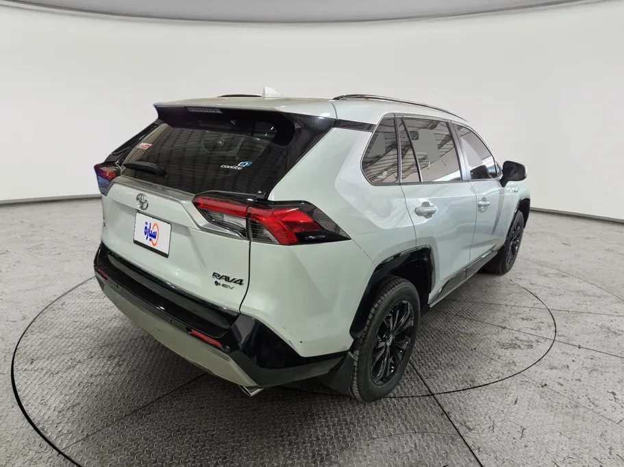 2025 Toyota RAV4 XLE HEV 