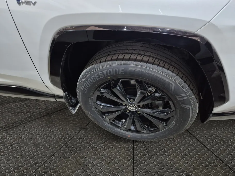 2025 Toyota RAV4 XLE HEV 