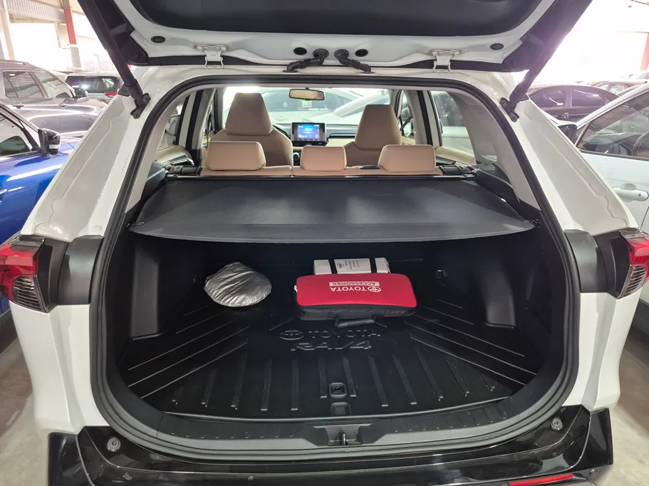2025 Toyota RAV4 XLE HEV 