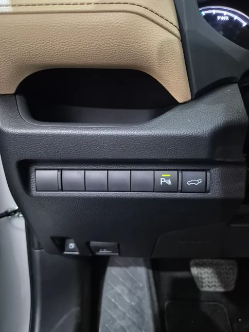 2025 Toyota RAV4 XLE HEV 