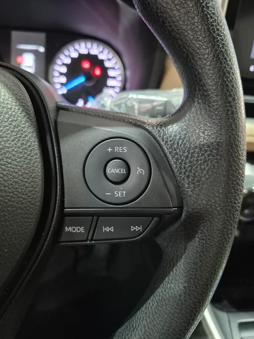 2025 Toyota RAV4 XLE HEV 