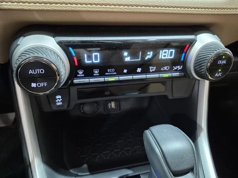 2025 Toyota RAV4 XLE HEV 