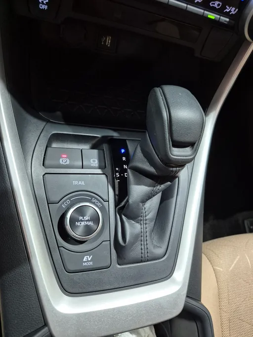 2025 Toyota RAV4 XLE HEV 