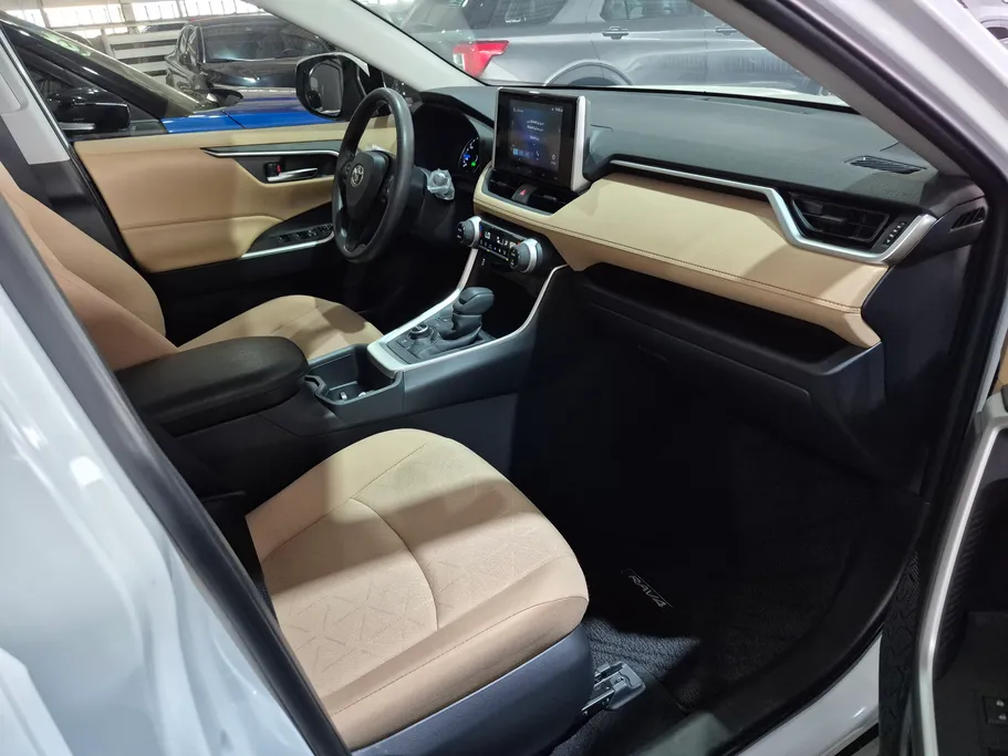 2025 Toyota RAV4 XLE HEV 