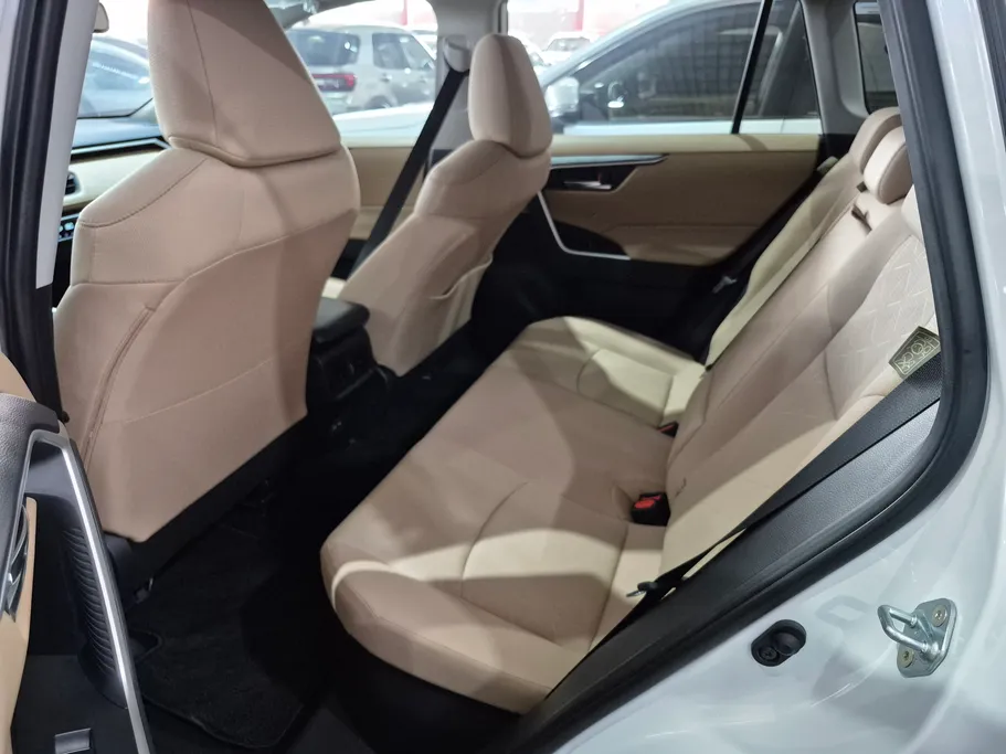 2025 Toyota RAV4 XLE HEV 