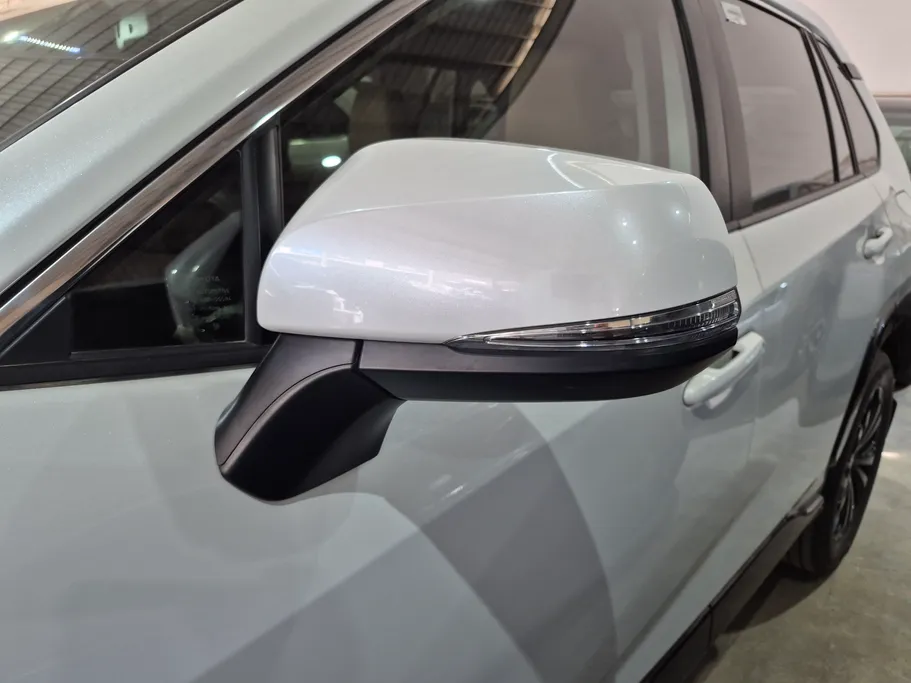 2025 Toyota RAV4 XLE HEV 