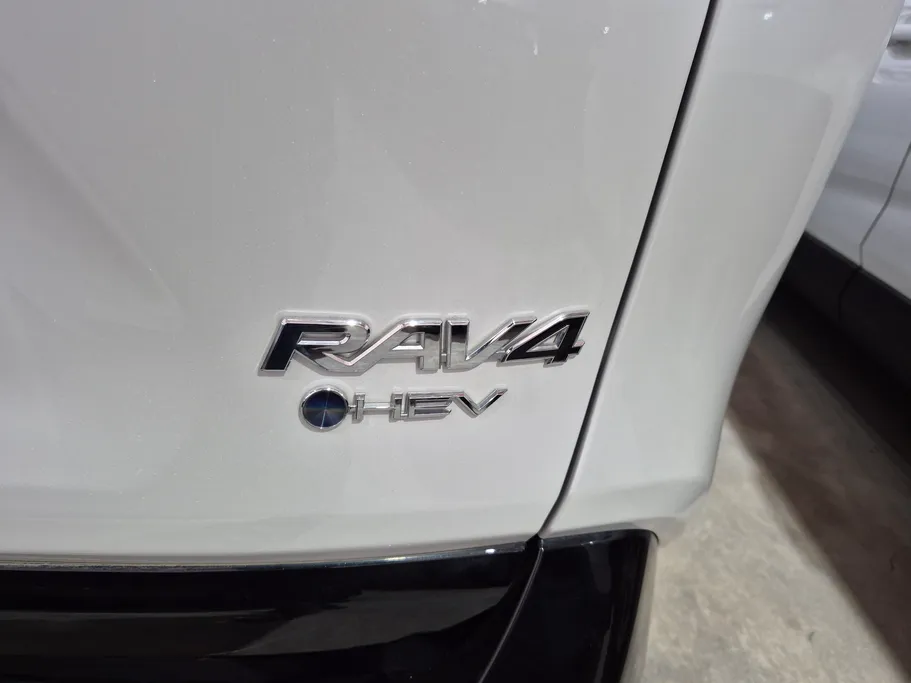 2025 Toyota RAV4 XLE HEV 
