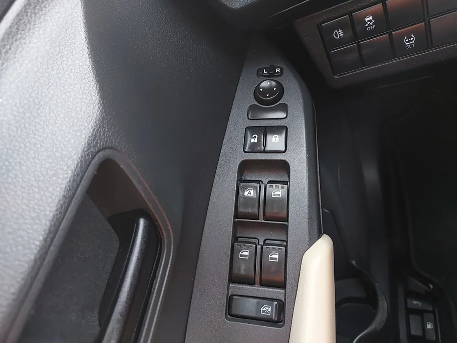 2023 Toyota Yaris  Y 