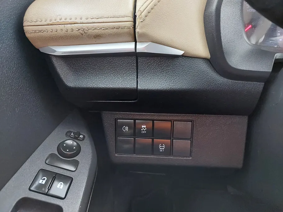 2023 Toyota Yaris  Y 