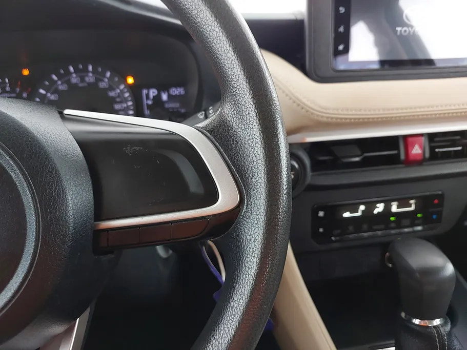 2023 Toyota Yaris  Y 