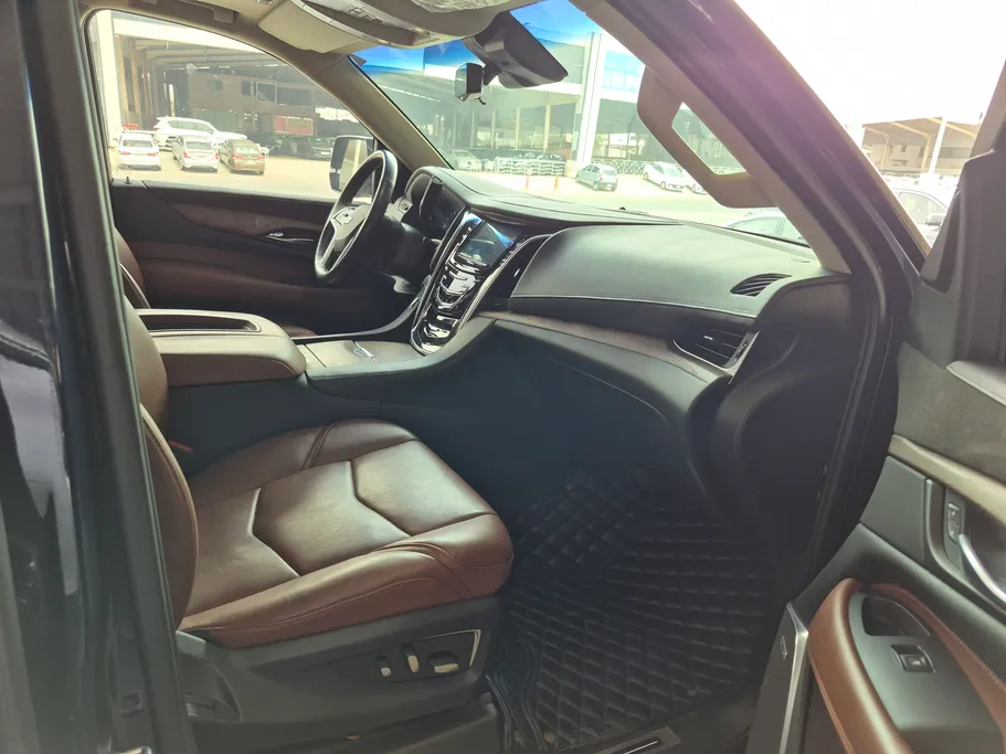 2019 Cadillac Escalade Luxury 