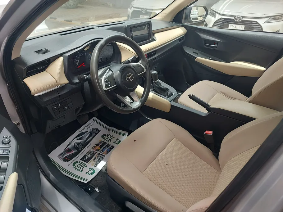 2023 Toyota Yaris  Y 