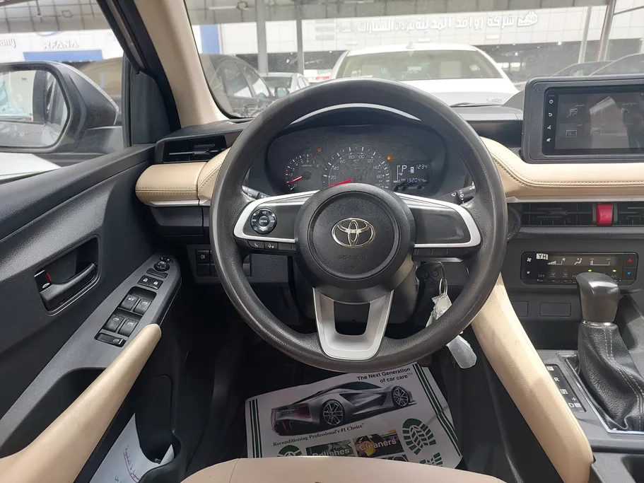 2023 Toyota Yaris  Y 