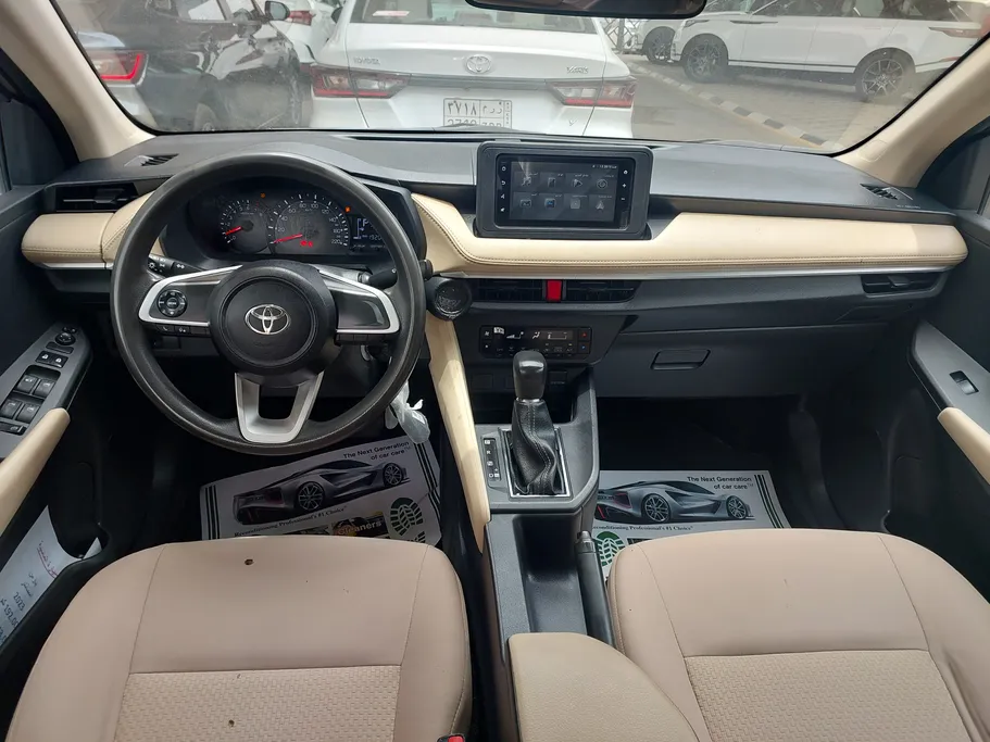 2023 Toyota Yaris  Y 