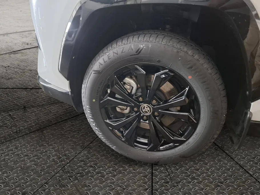 2025 Toyota RAV4 XLE HEV 
