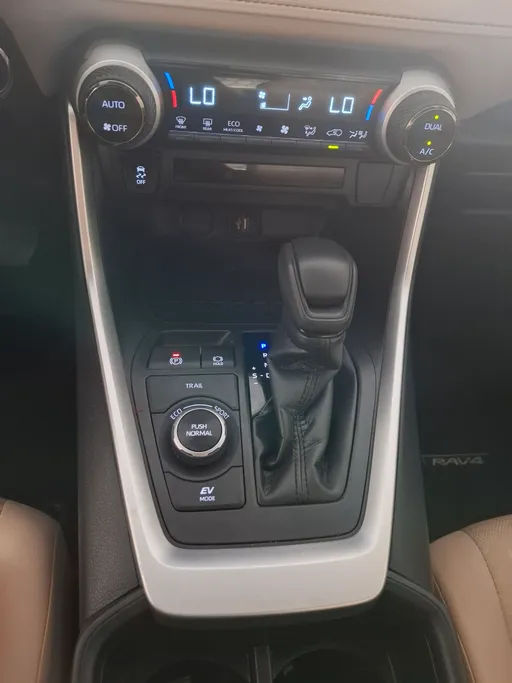 2025 Toyota RAV4 XLE HEV 
