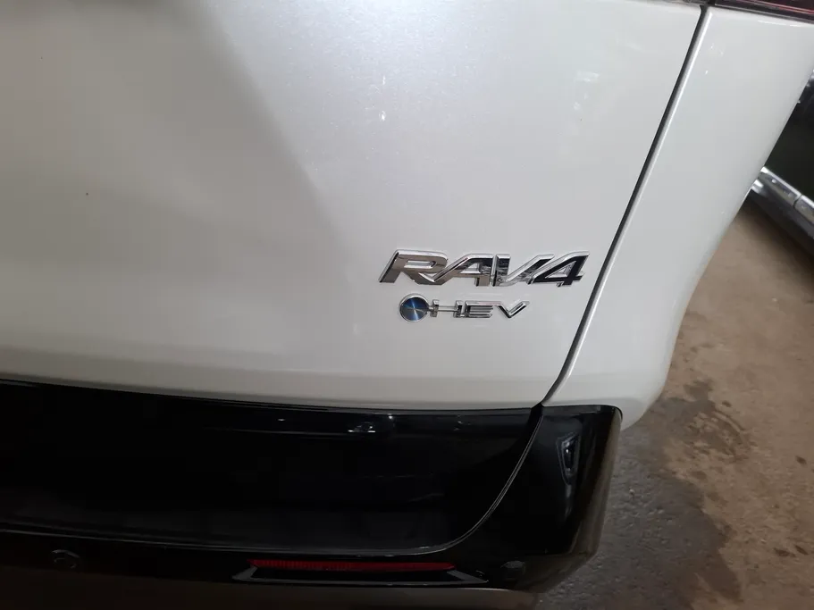 2025 Toyota RAV4 XLE HEV 