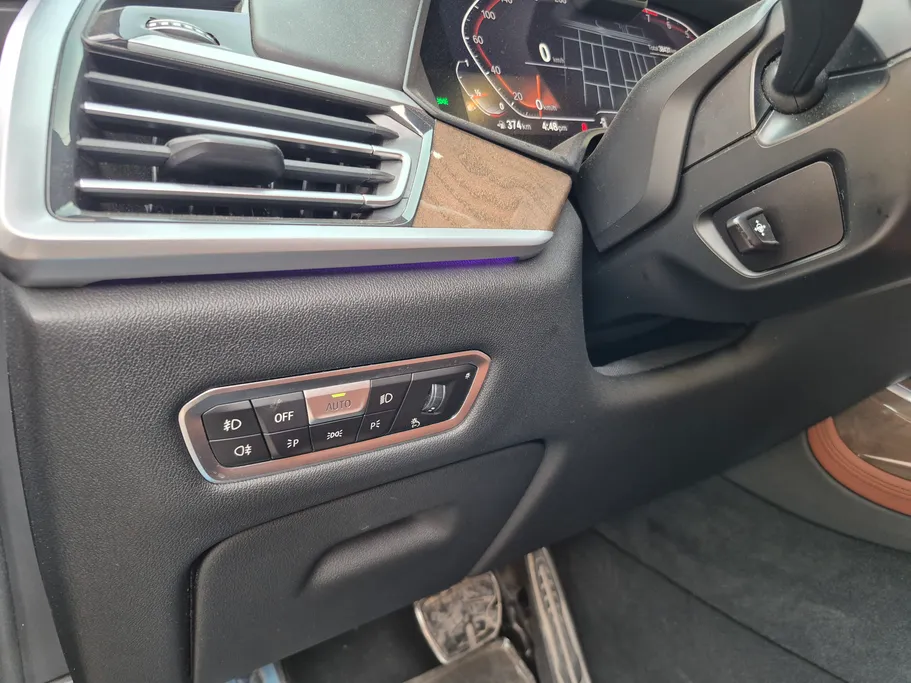 2021 BMW X Series 7 xDrive 40i	 