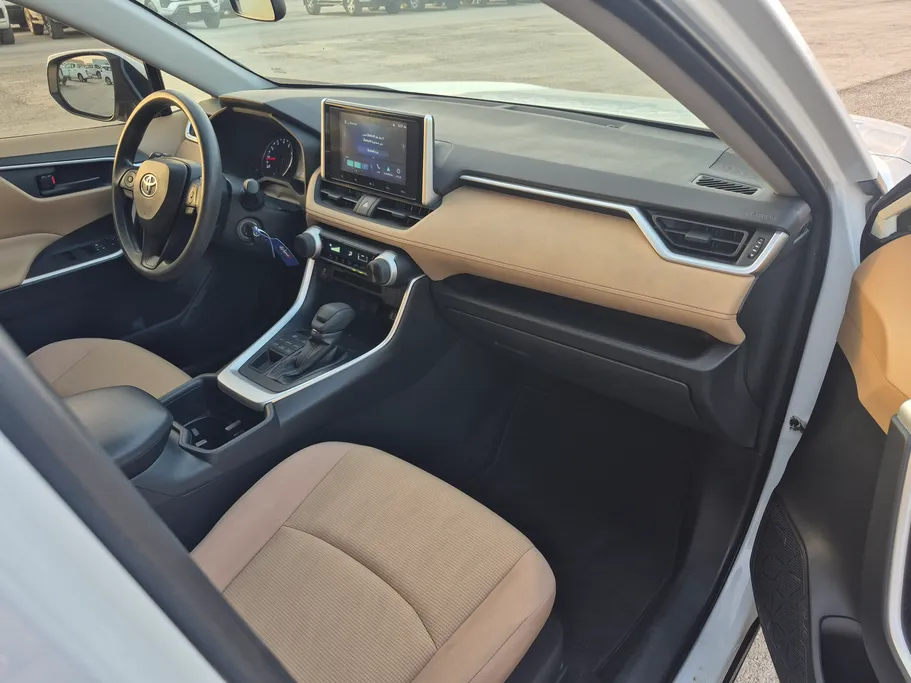 2023 Toyota RAV4 LE 
