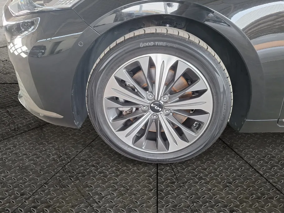 2022 Kia K8 EX 